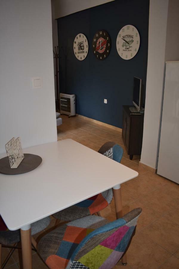 Cozy Apartment In Central Atena Exterior foto
