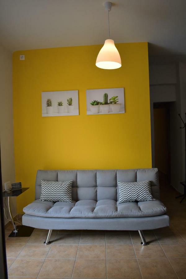 Cozy Apartment In Central Atena Exterior foto