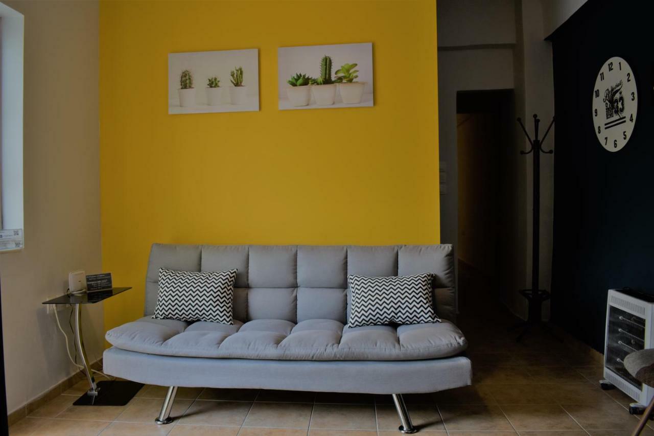 Cozy Apartment In Central Atena Exterior foto